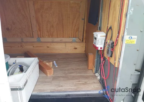 2005 Ford E-150 Commercial/Recreational z USA, uszkodzony, nr VIN 1FTRE14W75HA41442